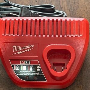 NEW Milwaukee M12 OEM Battery Charger Genuine 48-59-2401 Lithium-Ion 12 Volt 12V